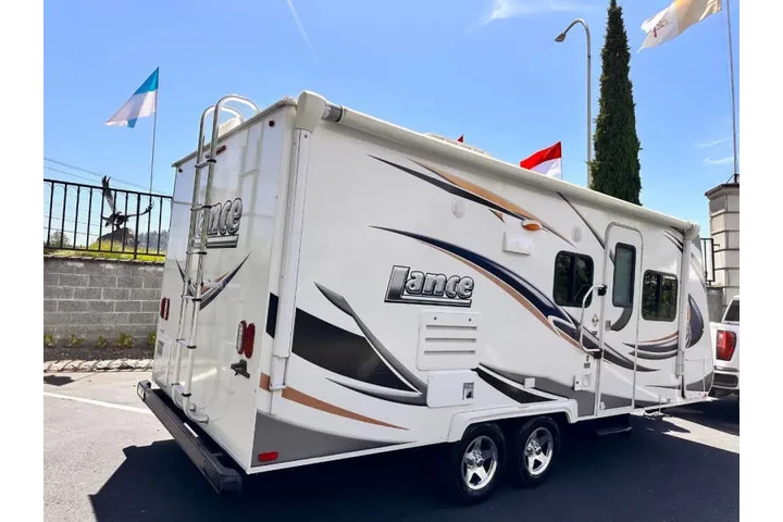 $18995 : 2013 Lance 1985 model 23 ft image 10