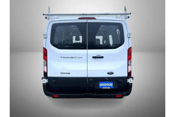 $17945 : Ford Transit 2017 250 3dr LW image 6