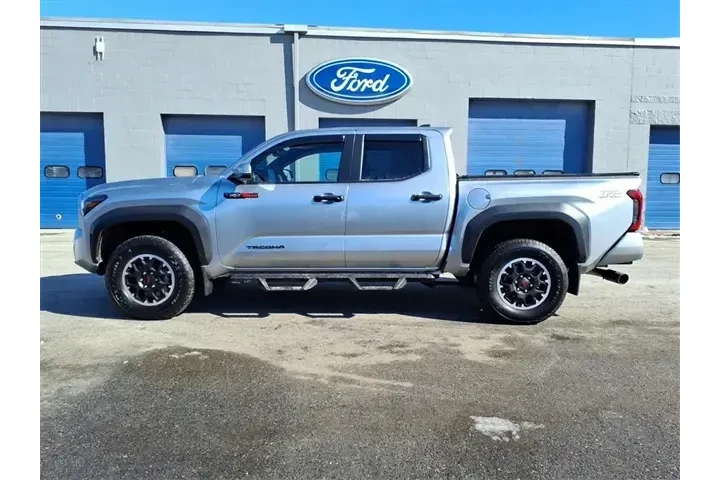$39613 : Toyota Tacoma 2024 4x4 SR5 4 image 8