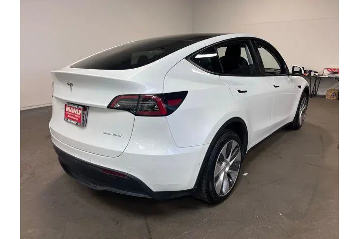 $27939 : Tesla Model Y 2022 AWD Long image 3