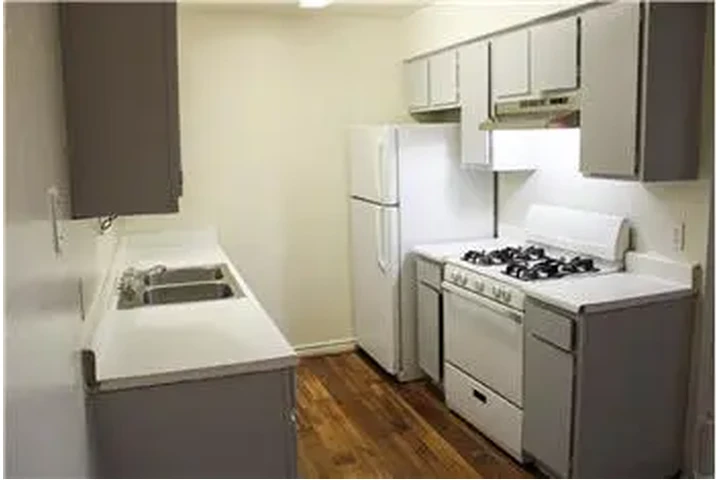 $775 : Rental property with 2 bedro image 7