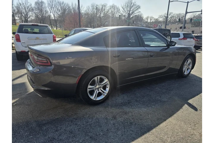 $8900 : 2015 Charger SE image 5