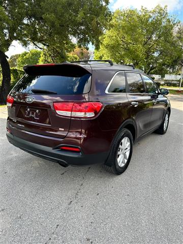 $8900 : Kia Sorento EX 2017 image 4