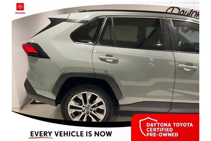 $30000 : Toyota RAV4 2021 XLE Premium image 4