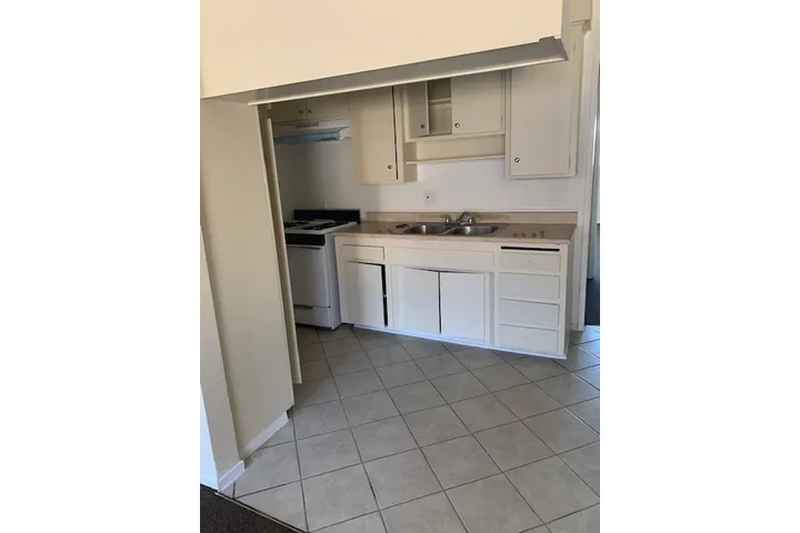 $1350 : One bedroom apartment FOR RENT image 9