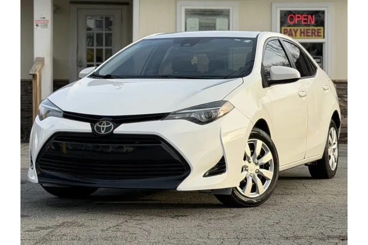 2017 Corolla LE image 1