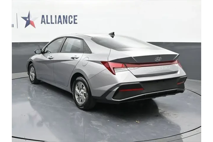 $18988 : Hyundai ELANTRA 2025 SE 4dr image 5
