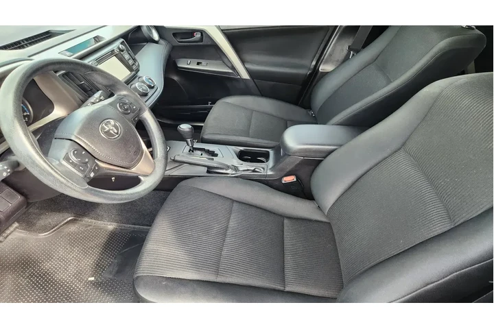 Toyota RAV4 2017 LE 4dr SUV image 9