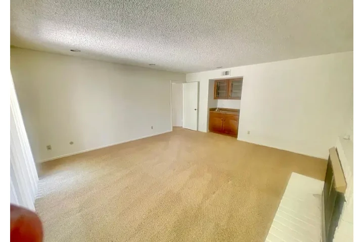 $2580 : 3bed and 2bath Korean town LA image 3