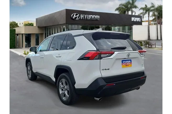 $30843 : Toyota RAV4 2023 AWD XLE 4dr image 5