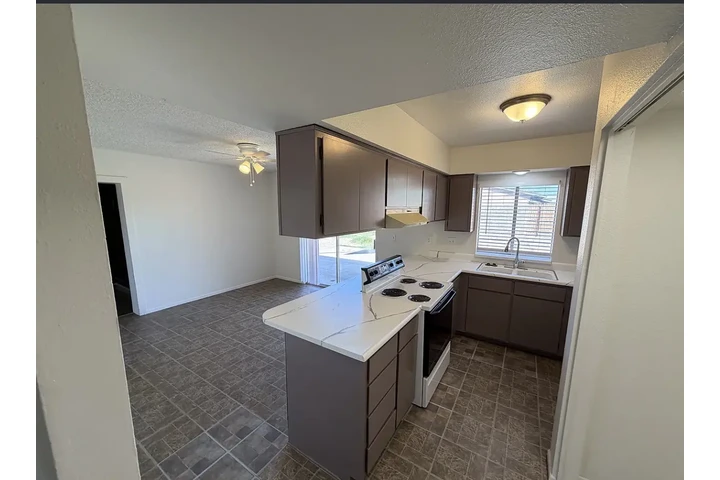 $1000 : 3BR/2BA charming updated home image 3