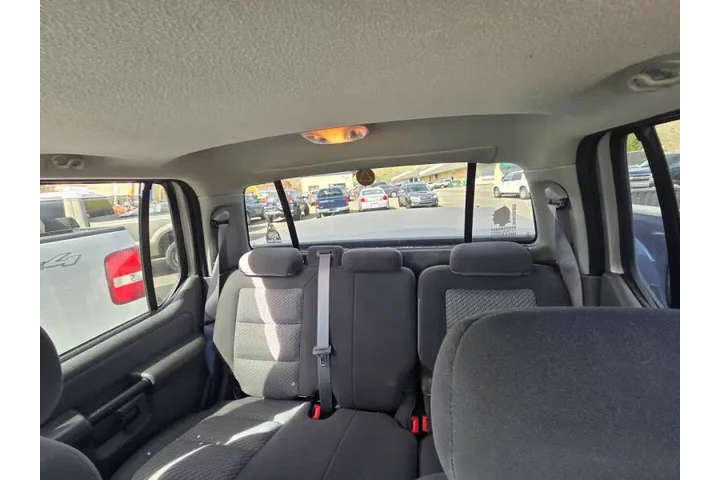 $6095 : 2005 Explorer Sport Trac image 8