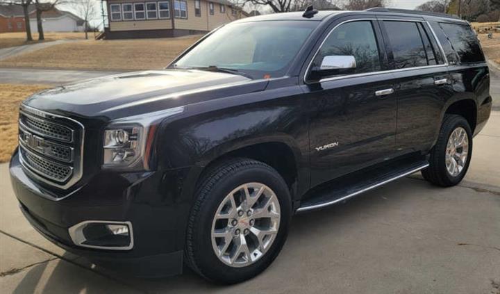 $18000 : 2017 GMC Yukon SLE image 2