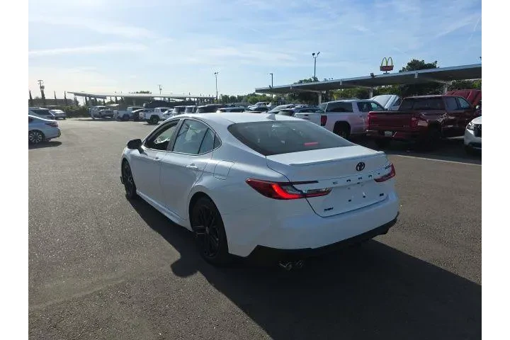 $37900 : Toyota Camry 2026 SE 4dr Sed image 4