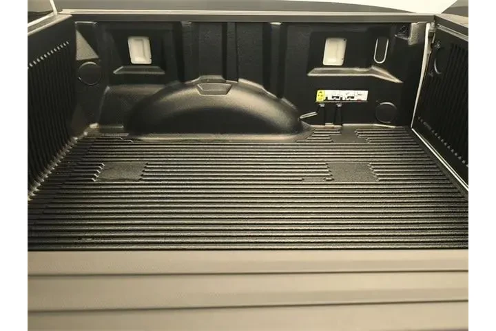 $38502 : Ford F-150 2023 4x4 XLT 4dr image 10