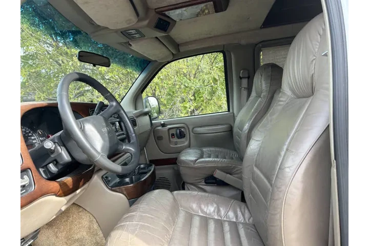 $9495 : 1999 GMC Savana G1500 image 8