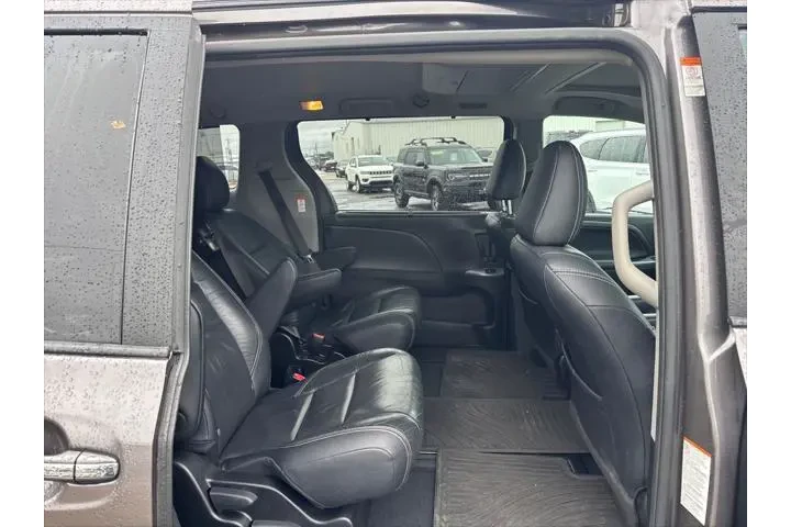$13000 : Toyota Sienna 2016 SE 8-Pass image 7