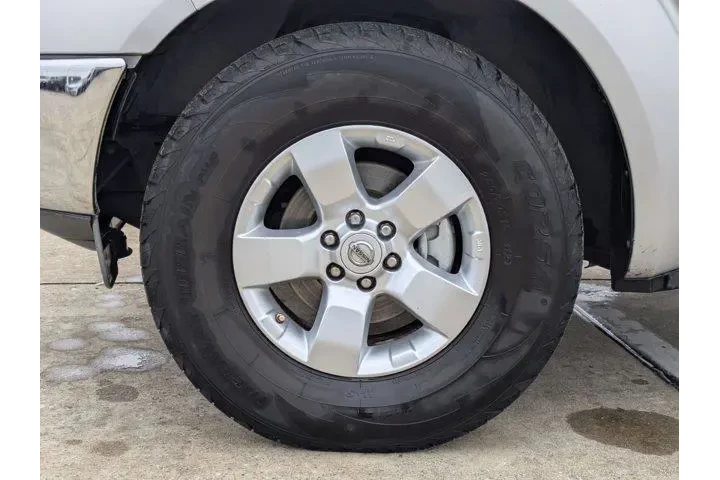 $10897 : Nissan Frontier 2010 4x2 SE image 10