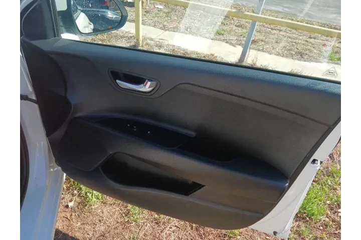 $10900 : 2022 Rio S image 3