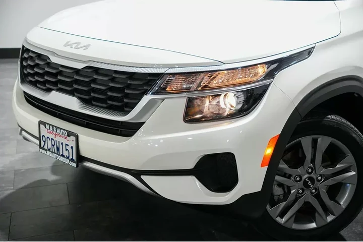 $18790 : 2023 Seltos image 9