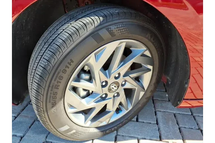 $26990 : Hyundai ELANTRA Hybrid 2024 image 9