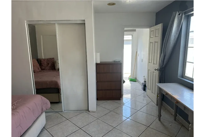 $900 : Cuarto de Renta image 1