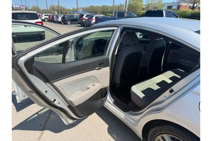 2018 Elantra SEL 2.0L Auto (A image 9