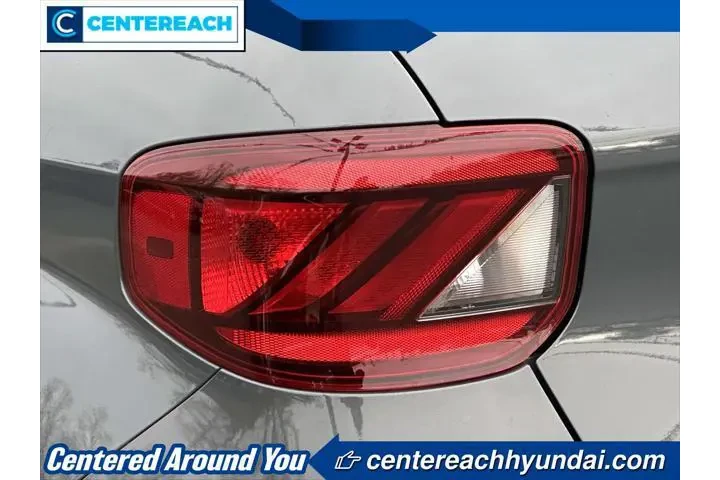 $18555 : Hyundai VENUE 2025 SEL 4dr C image 9