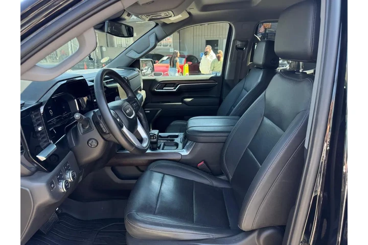 2023 GMC Sierra 1500 SLT Crew image 7
