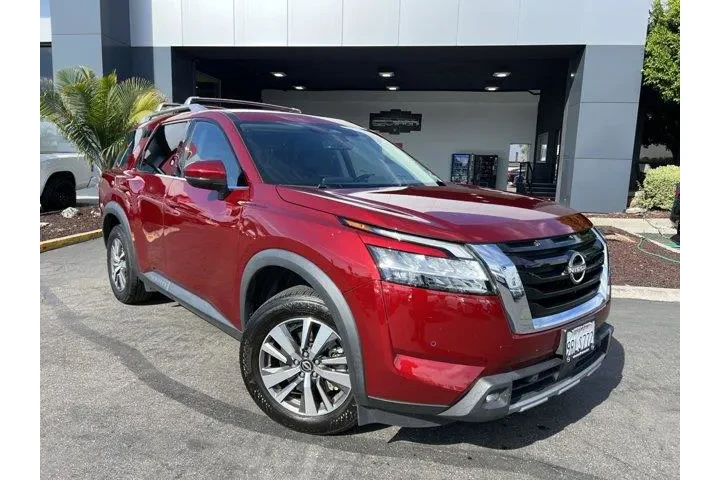 $30781 : Nissan Pathfinder 2023 SL 4d image 1