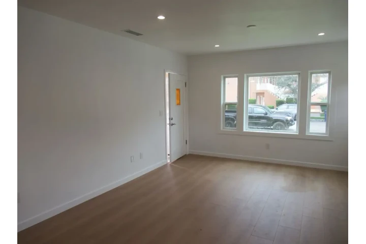 $2600 : This home won’t last long image 3