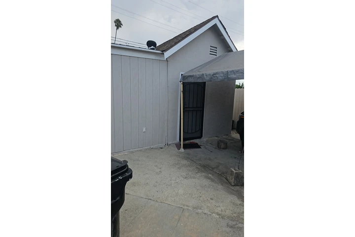 $1 : STUDIO FOR RENT image 1