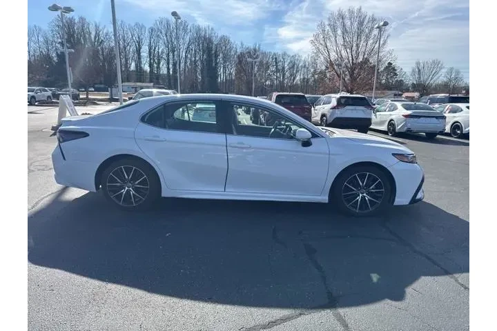 $23195 : Toyota Camry 2022 SE 4dr Sed image 3