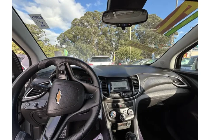 $8999 : 2017 Trax LS image 6