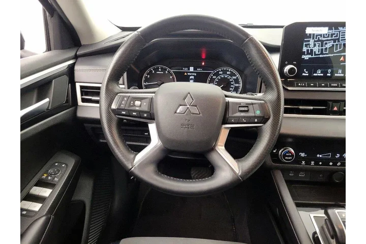 $24998 : Mitsubishi Outlander 2024 SE image 10