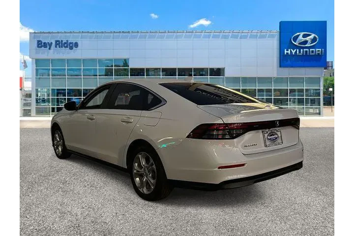 $18893 : Honda Accord 2023 LX 4dr Sed image 7