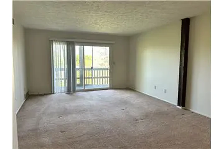 $700 : Rental property with 2 bedro image 2