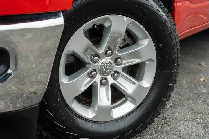 $39234 : Ram 1500 2024 4x4 Laramie 4d image 2