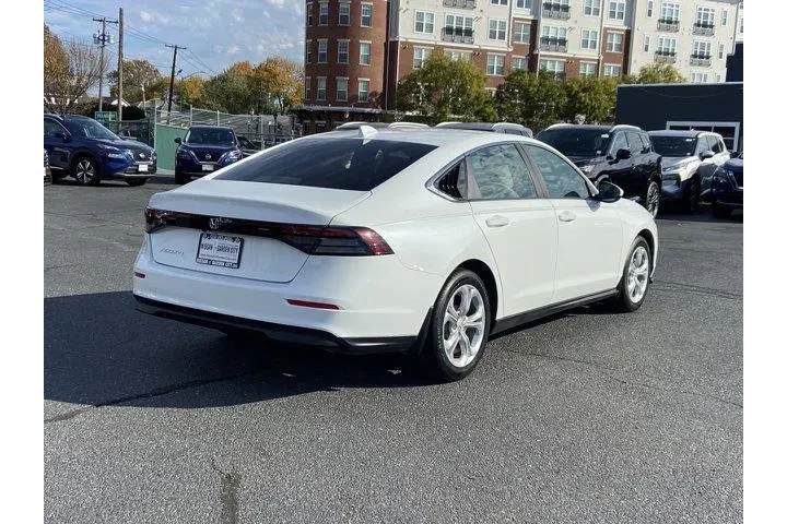 $22050 : Honda Accord 2024 LX 4dr Sed image 4