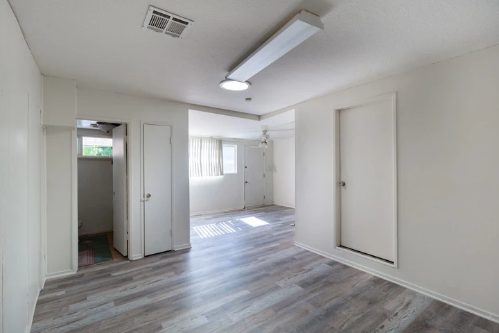 $4750 : 4 bedroom house for rent image 7