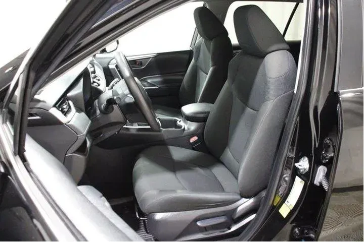 $32998 : Toyota RAV4 2024 LE 4dr SUV image 5
