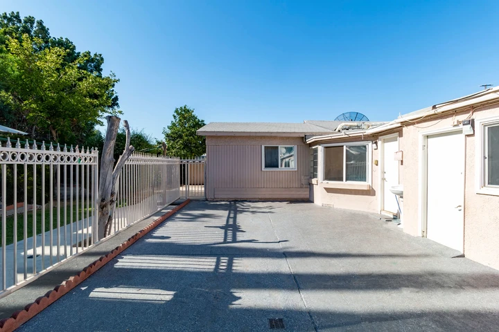 $4750 : 4 bedroom house for rent image 10