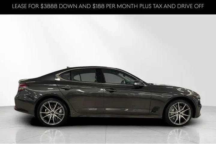 $39952 : Genesis G70 2026 2.5T Standa image 4