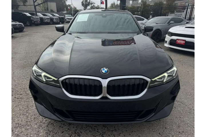 2024 BMW 3-Series 330i image 2