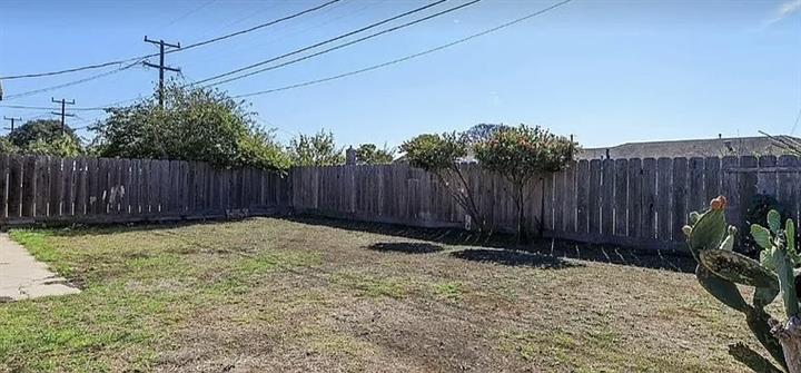 $2000 : HOUSE RENT IN SALINAS CA image 3