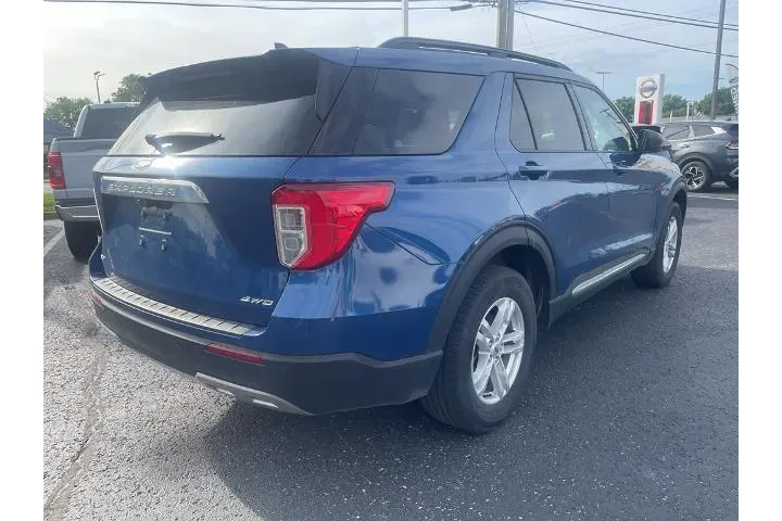 $31025 : Ford Explorer 2023 AWD XLT 4 image 8
