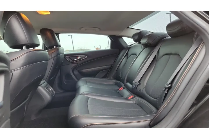 $11000 : Chrysler 200 2015 C 4dr Seda image 9