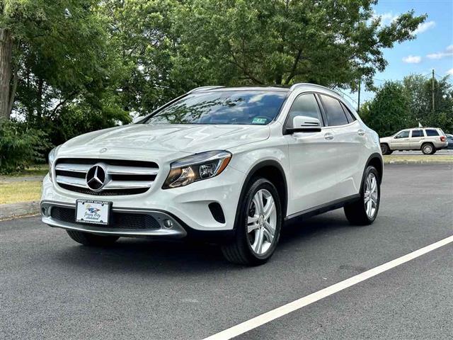 2016 GLA 250 4MATIC SUV image 3