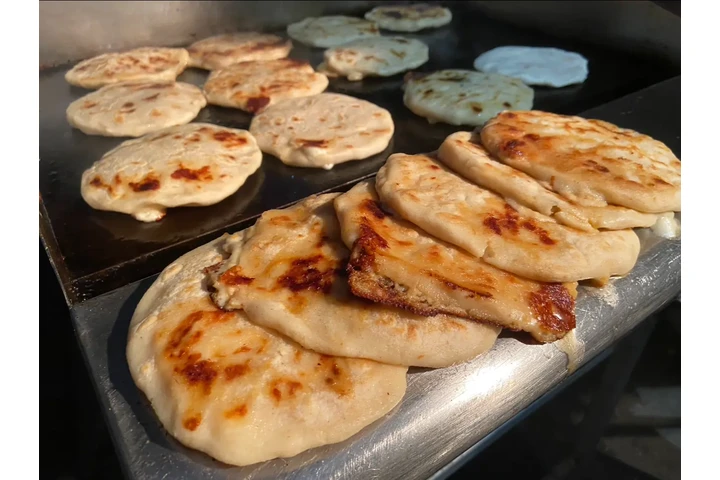 DINA'S PUPUSAS CATERING image 2