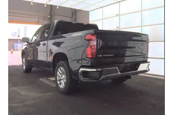 $33484 : Chevrolet Silverado 1500 202 image 3